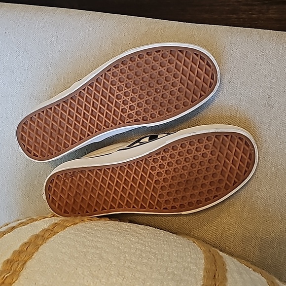 Vans slip on shoes NWOT - Picture 4 of 6